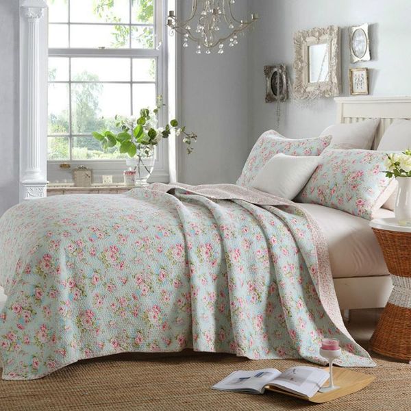 floral print bedspread for bed quilt set 3pcs cotton coverlet with 2 pillowcase queen size 230*250 quilted blanket on bed
floral print bedspread for bed quilt set 3pcs cotton coverlet with 2 pillowcase queen size 230*250 quilted blanket on bed