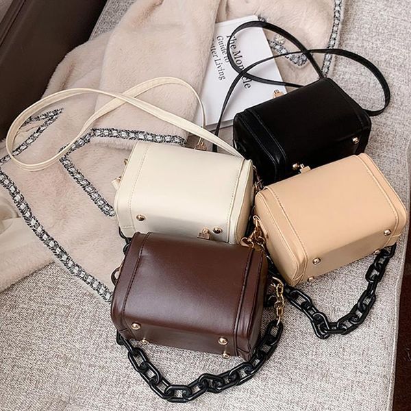 pu leather chain crossbody bags for 2021 fashion winter metal trending women khaki designer shoulder handbags women's hand bag
pu leather chain crossbody bags for 2021 fashion winter metal trending women khaki designer shoulder handbags women's hand bag