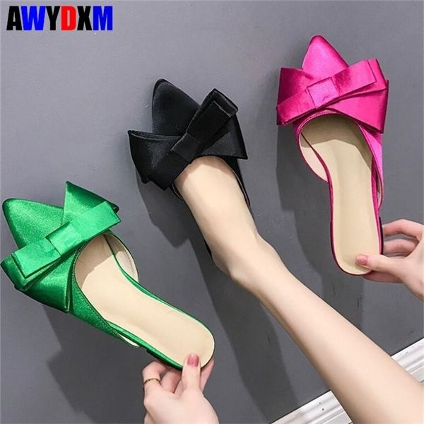 women slippers 2020 summer new woman shoes fashion bow pointed silk satin ladies outdoor flat heel slides mules shoes s210 y1120, Black
women slippers 2020 summer new woman shoes fashion bow pointed silk satin ladies outdoor flat heel slides mules shoes s210 y1120, Black