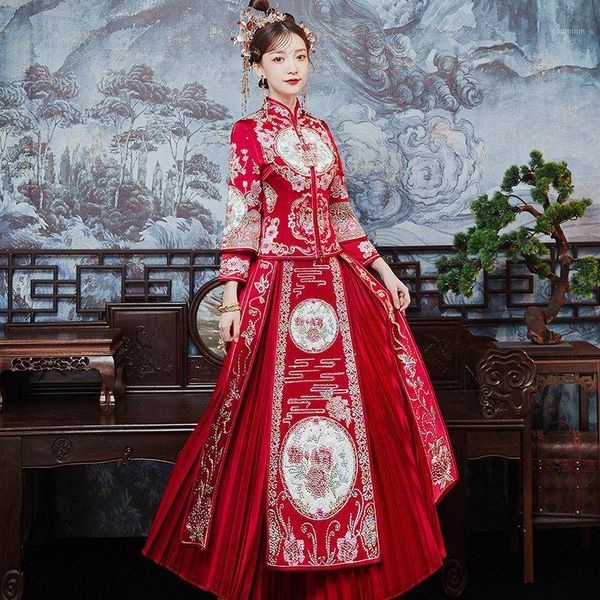 xiuhe red chinese wedding dress female cheongsam gold slim chinese traditional hexiu women qipao for wedding party1
xiuhe red chinese wedding dress female cheongsam gold slim chinese traditional hexiu women qipao for wedding party1