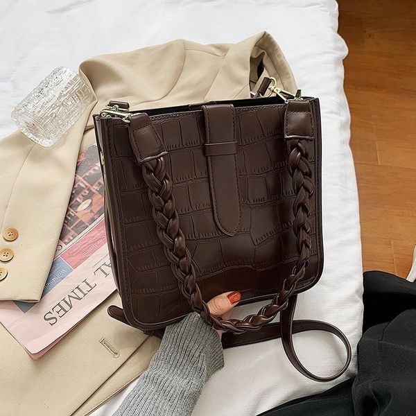 high-quality retro small bag female 2021 new ladies all-match bucket bag net red korean version of the shoulder messenger
high-quality retro small bag female 2021 new ladies all-match bucket bag net red korean version of the shoulder messenger