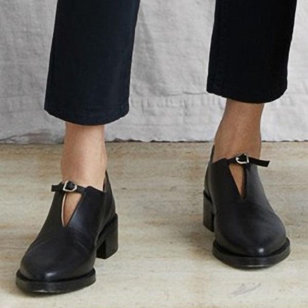 new pu leather women pumps high heels platform black ladies shoes british style pointed toe buckle strap shoes big size
new pu leather women pumps high heels platform black ladies shoes british style pointed toe buckle strap shoes big size
