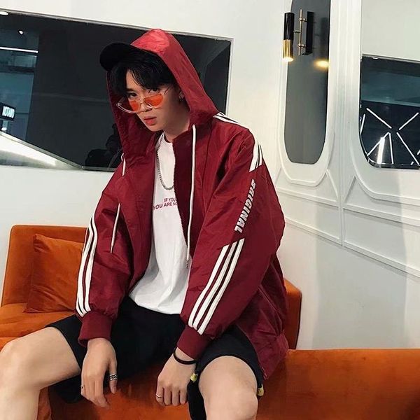 2020 new spring and summer jacket jacket men's korean version of the trend of handsome hooded clothes, Black;brown
2020 new spring and summer jacket jacket men's korean version of the trend of handsome hooded clothes, Black;brown