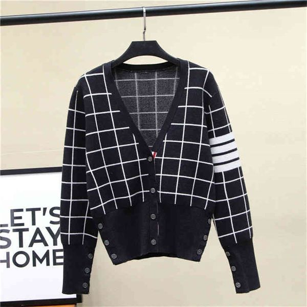 autumn and winter new tb classic black white plaid knitted cardigan women's v-neck four bars versatile loose sweater coat, White;black
autumn and winter new tb classic black white plaid knitted cardigan women's v-neck four bars versatile loose sweater coat, White;black