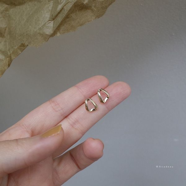 small size can also be fashionable 925 silver plated 14k gold stereo geometry triangle earrings, bright face earrings, simple, Golden
small size can also be fashionable 925 silver plated 14k gold stereo geometry triangle earrings, bright face earrings, simple, Golden