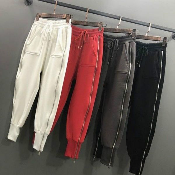plus size loose harem pants zipper sweatpants casual capri leggings 2020 fall korean-style cargo pants women hip hop trousers, Black;white
plus size loose harem pants zipper sweatpants casual capri leggings 2020 fall korean-style cargo pants women hip hop trousers, Black;white