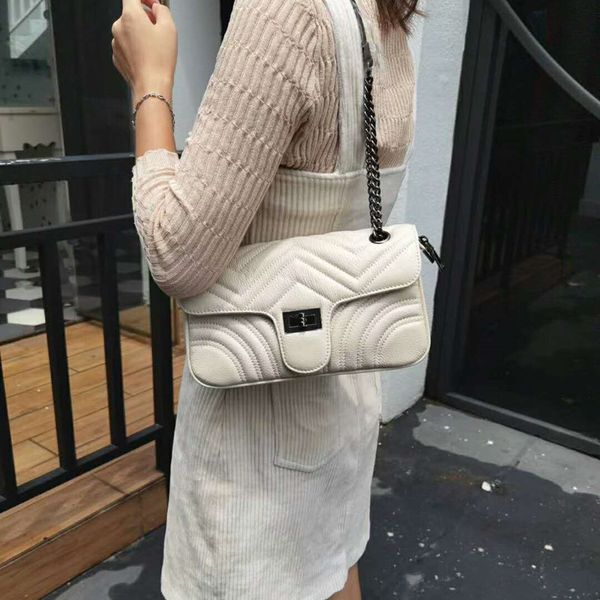 natural leather messenger bag solid color great capacity crossbody of female chain purse, Red;black
natural leather messenger bag solid color great capacity crossbody of female chain purse, Red;black