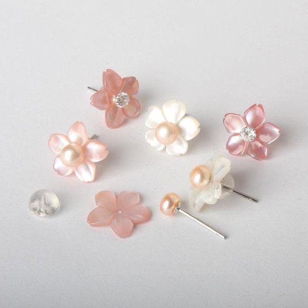12x12mm natural white and pink mother pearl shell flowers stud earrings 1 pair, Golden;silver
12x12mm natural white and pink mother pearl shell flowers stud earrings 1 pair, Golden;silver