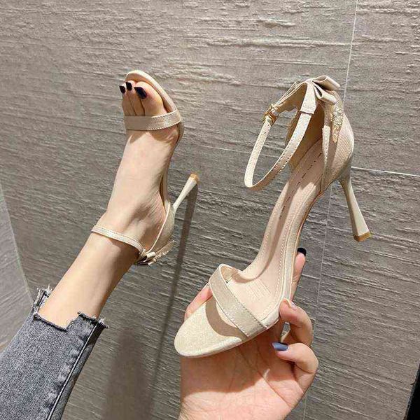 dress shoes high heels net red thin heel sandals 2022 xia yizi buckle fairy style heels, Black
dress shoes high heels net red thin heel sandals 2022 xia yizi buckle fairy style heels, Black