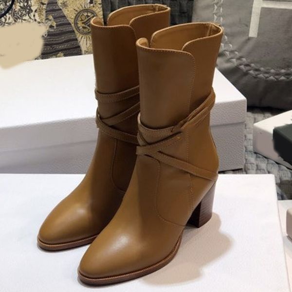 2020 luxury women platform ladies thick boots winter ankle shoes short heels designer boot 366e, Black
2020 luxury women platform ladies thick boots winter ankle shoes short heels designer boot 366e, Black