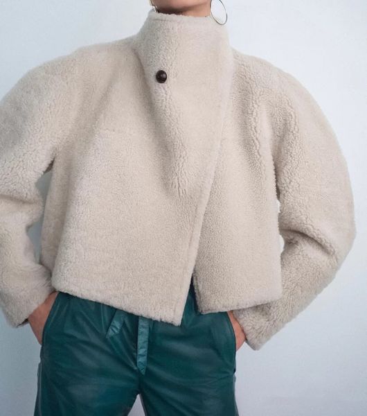 woman faux suede wool blend reversible short jacket funnel high collar with one button long sleeves drop shoulder oversized 201028, Black;brown
woman faux suede wool blend reversible short jacket funnel high collar with one button long sleeves drop shoulder oversized 201028, Black;brown