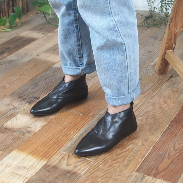 autumn winter genuine leather low heel women boots point toe black ankle boots zip european style woman shoes
autumn winter genuine leather low heel women boots point toe black ankle boots zip european style woman shoes