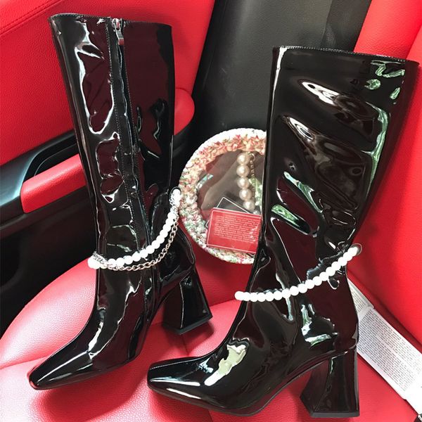 2020 autumn and winter new products pearl chain square toe thick heel knight boots fashionable imported cow patent leather fabric, Black
2020 autumn and winter new products pearl chain square toe thick heel knight boots fashionable imported cow patent leather fabric, Black