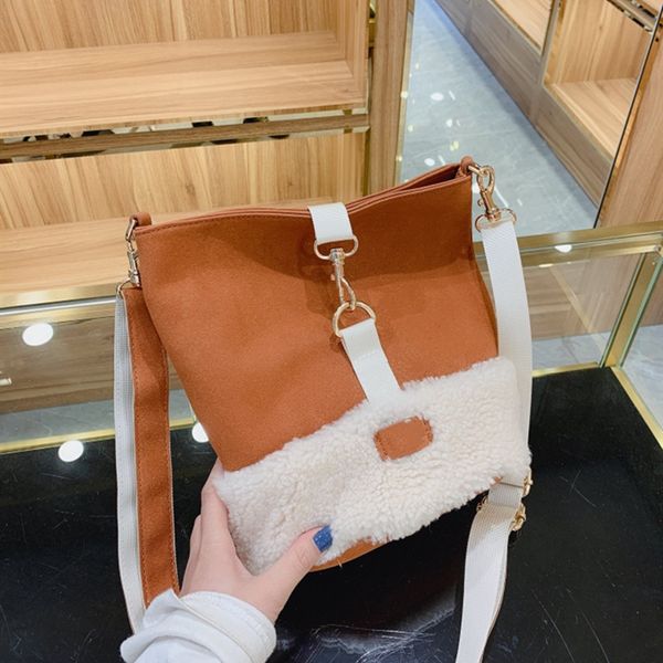 зимняя мода мода ягненка шерстяная сумка с высоким качеством crossbody сумка оригинальные женщины коровьиные сумки на плечо 20 см
зимняя мода мода ягненка шерстяная сумка с высоким качеством crossbody сумка оригинальные женщины коровьиные сумки на плечо 20 см