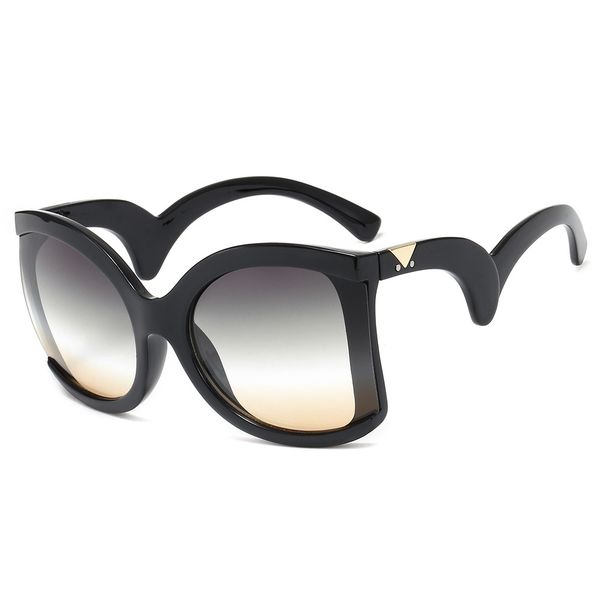 2021 new sunglasses triangle meter nail glasses trend pc wave shaped leg sunglasses one piece glasses 9055, White;black
2021 new sunglasses triangle meter nail glasses trend pc wave shaped leg sunglasses one piece glasses 9055, White;black