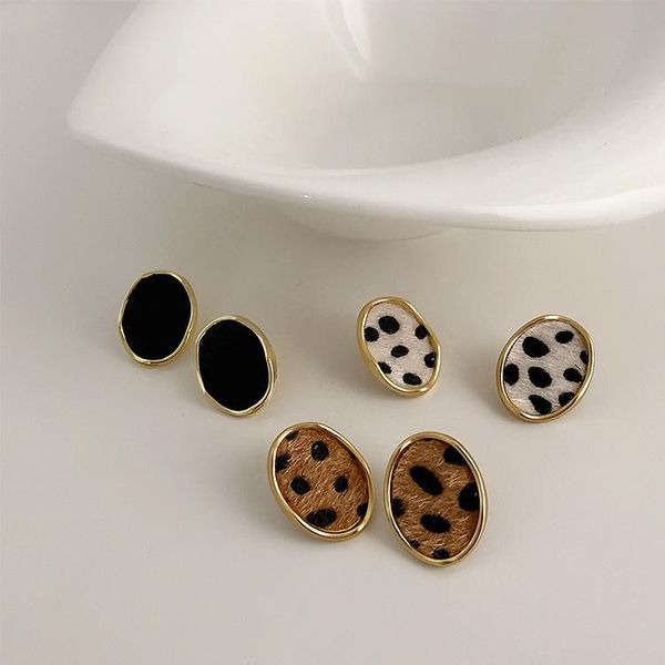 2020 french retro geometric oval leopard pattern metal small stud earrings for retro women party jewelry gifts, Golden;silver
2020 french retro geometric oval leopard pattern metal small stud earrings for retro women party jewelry gifts, Golden;silver