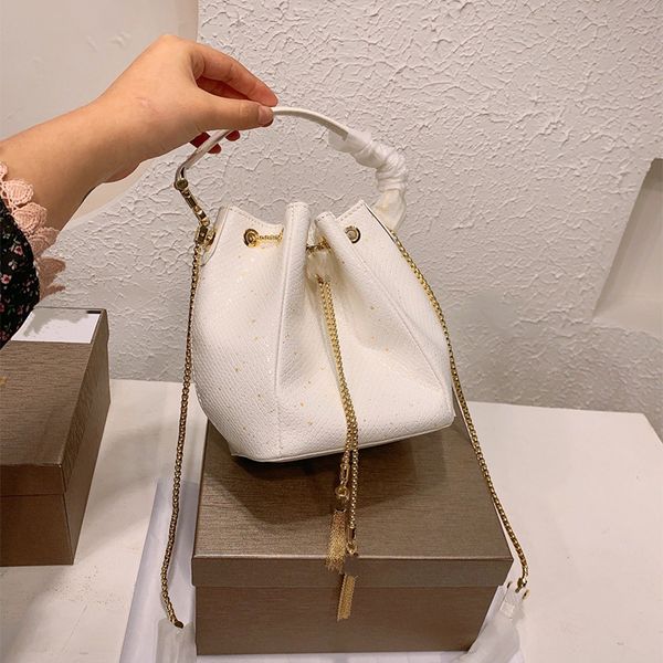 2022senior classic women bucket bag snake head hardware fine flash leather 16cm european and american luxury street designer
2022senior classic women bucket bag snake head hardware fine flash leather 16cm european and american luxury street designer