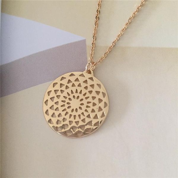 new fashion simple women long necklace gold and silver color hollow carving copper disc pendant necklace jewelry
new fashion simple women long necklace gold and silver color hollow carving copper disc pendant necklace jewelry