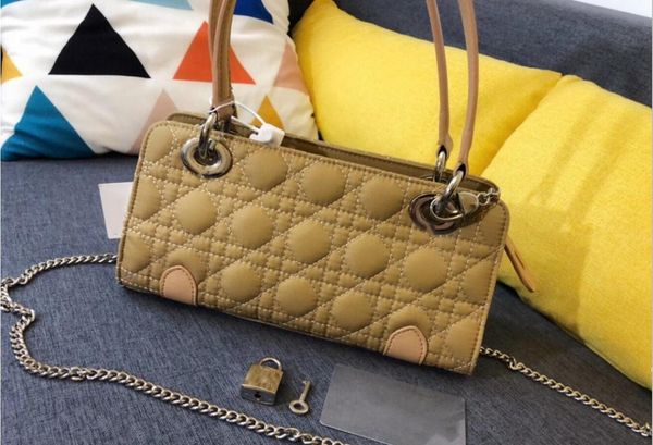 high end fashion girl с одним плечом новая мягкая овчина тисненая сумочка специальный глаз chaving chain baguette messenger bag makeup count
high end fashion girl с одним плечом новая мягкая овчина тисненая сумочка специальный глаз chaving chain baguette messenger bag makeup count