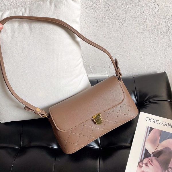 french small soft leather lock bar armpit bag women's versatile designer style single shoulder diagonal cross stitch 7716
french small soft leather lock bar armpit bag women's versatile designer style single shoulder diagonal cross stitch 7716