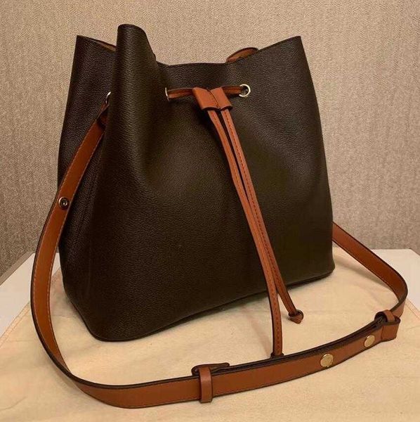 2021 urse women satchel handle tote shoulder soft leather crossbody fashion handbags purse big capacity bucket bags
2021 urse women satchel handle tote shoulder soft leather crossbody fashion handbags purse big capacity bucket bags
