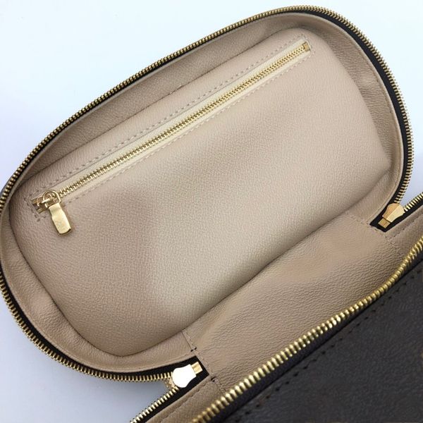 genuine leather nice bb makeup bag designer women cosmetic organizer case voyage fashion cosmetic pouch bag large capacity
genuine leather nice bb makeup bag designer women cosmetic organizer case voyage fashion cosmetic pouch bag large capacity