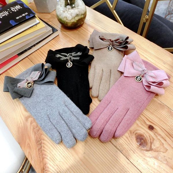 five fingers gloves cute cashmere women winter mittens 2021 latest two-color bow digital pendant decorative thick warm, Blue;gray
five fingers gloves cute cashmere women winter mittens 2021 latest two-color bow digital pendant decorative thick warm, Blue;gray