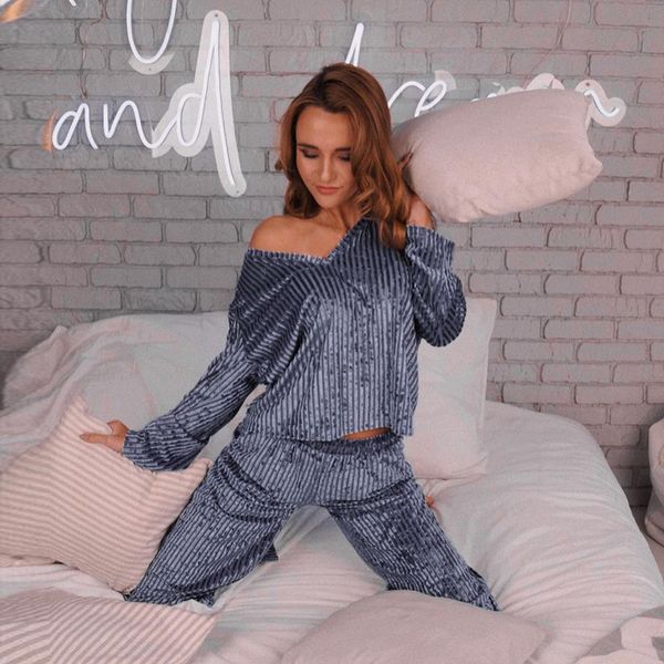 hechan plain velvet women pajamas long sleeve v neck winter knitting sleepwear female loose home wear blue nightwear suit sets q1217, Black;red
hechan plain velvet women pajamas long sleeve v neck winter knitting sleepwear female loose home wear blue nightwear suit sets q1217, Black;red