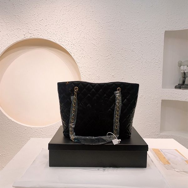 new big-name high-end french ladies shoulder bag leather fashion diamond logo designer handbag large capacity 32cm luxury travel shopping wa
new big-name high-end french ladies shoulder bag leather fashion diamond logo designer handbag large capacity 32cm luxury travel shopping wa