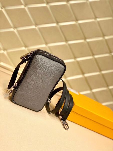classic men's one shoulder bag cross bag small messenger bag luxury designer bag, size: 19 * 11 * 3.5cm, code: 69543
classic men's one shoulder bag cross bag small messenger bag luxury designer bag, size: 19 * 11 * 3.5cm, code: 69543