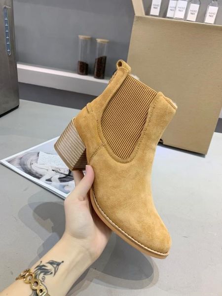 designer 2020 fashion winter small heel shoes interior australian wool exquisite design women's shoes, Black
designer 2020 fashion winter small heel shoes interior australian wool exquisite design women's shoes, Black