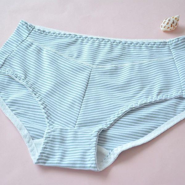 cotton underwear female mid waist panties ladies new soft lingerie girl's brief, Black;pink
cotton underwear female mid waist panties ladies new soft lingerie girl's brief, Black;pink