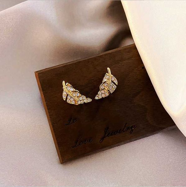 new japanese and korean style leaf earrings, small and exquisite stone inlaid earrings, temperament, all-match fashion earrings, Golden;silver
new japanese and korean style leaf earrings, small and exquisite stone inlaid earrings, temperament, all-match fashion earrings, Golden;silver