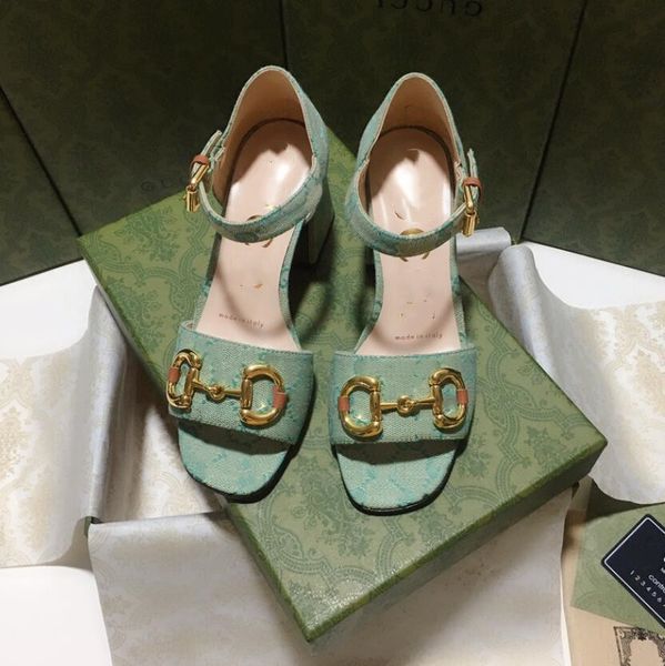 2023 designer latest fashion women's slippers leather material electric embroidery bee shows luxury and elegance, you deserve to have, Black
2023 designer latest fashion women's slippers leather material electric embroidery bee shows luxury and elegance, you deserve to have, Black