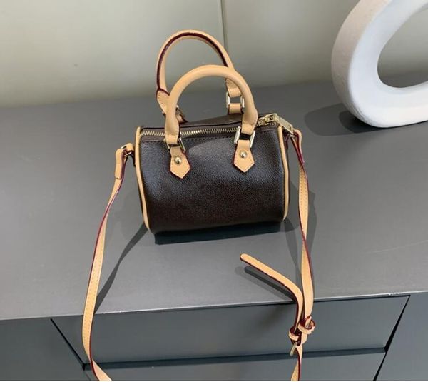 women messenger bag handbags brown color leather shoulder bag crossbody bags mini bag 16x12x9cm 61252#45
women messenger bag handbags brown color leather shoulder bag crossbody bags mini bag 16x12x9cm 61252#45