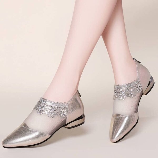 2020 flat lace shoes women pointed toe flats black women bright shoes slip on ladies loafers spring women hollow out flats q1215, Black;white
2020 flat lace shoes women pointed toe flats black women bright shoes slip on ladies loafers spring women hollow out flats q1215, Black;white
