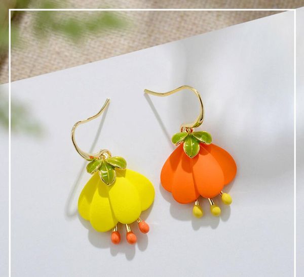 2020 the new spring/summer small fresh youth vitality sweet camellias earrings take a p vacation 485, Golden;silver
2020 the new spring/summer small fresh youth vitality sweet camellias earrings take a p vacation 485, Golden;silver