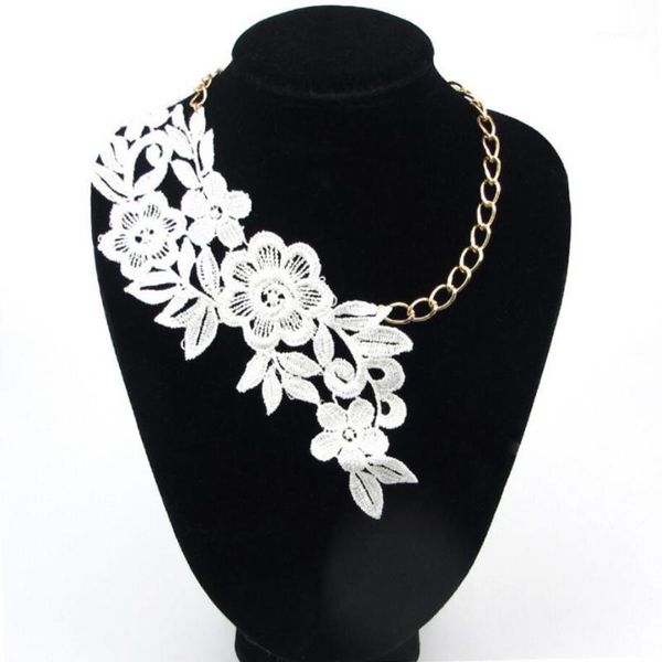 new arrival half side pretty flowers and golden chain lady`s fashion lace choker short necklace1, Golden;silver
new arrival half side pretty flowers and golden chain lady`s fashion lace choker short necklace1, Golden;silver
