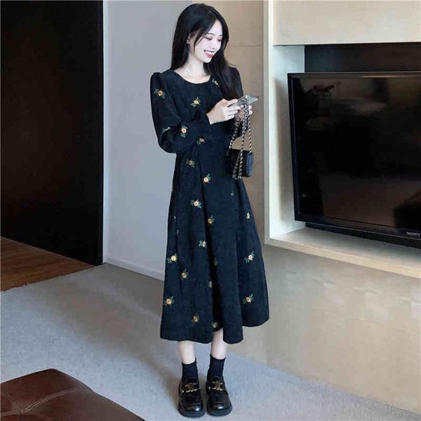 chic gentle female dress early spring ins elegant o-neck puff sleeves floral embroidered a-line velvet dresses, Black;gray
chic gentle female dress early spring ins elegant o-neck puff sleeves floral embroidered a-line velvet dresses, Black;gray