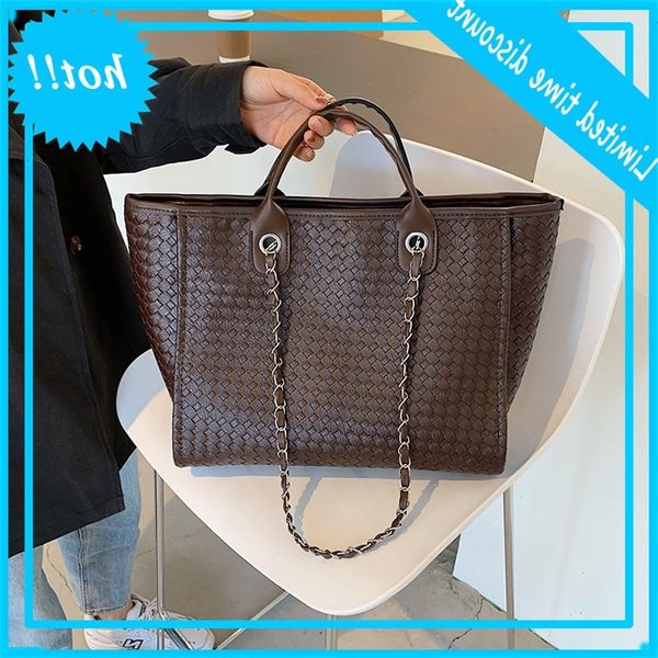 large capacity women's 2020 winter new woven shopping handbag simple leather sense one shoulder tote bag fashion
large capacity women's 2020 winter new woven shopping handbag simple leather sense one shoulder tote bag fashion