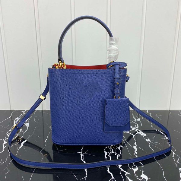 latest style shell cosmetic bag luxury designer handbag fashion global limited edition leather shoulder bags for men and women waist handbag
latest style shell cosmetic bag luxury designer handbag fashion global limited edition leather shoulder bags for men and women waist handbag