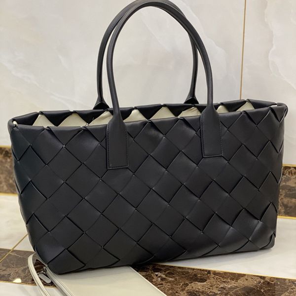 fashion's new favorite a small card bag is arranged in the bag genuine real leather handbag 630817 lamb skin with soft with just handba
fashion's new favorite a small card bag is arranged in the bag genuine real leather handbag 630817 lamb skin with soft with just handba