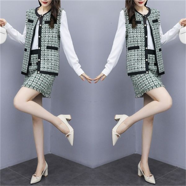 green chess two pieces and sleeveless skirt of women's clothes with waistcoat vest femme sets 7pr1, White
green chess two pieces and sleeveless skirt of women's clothes with waistcoat vest femme sets 7pr1, White