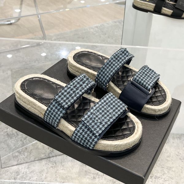 2022 the new listing fashion women fly line of knitting ms slippers leather design and color luxury brands flat sandals lady sports shoes, Black
2022 the new listing fashion women fly line of knitting ms slippers leather design and color luxury brands flat sandals lady sports shoes, Black