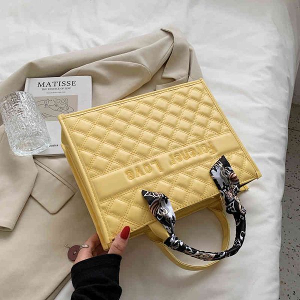 2022 factory wholesale new large capacity lingge hand commuting temperament women's one shoulder fashion simple bag
2022 factory wholesale new large capacity lingge hand commuting temperament women's one shoulder fashion simple bag