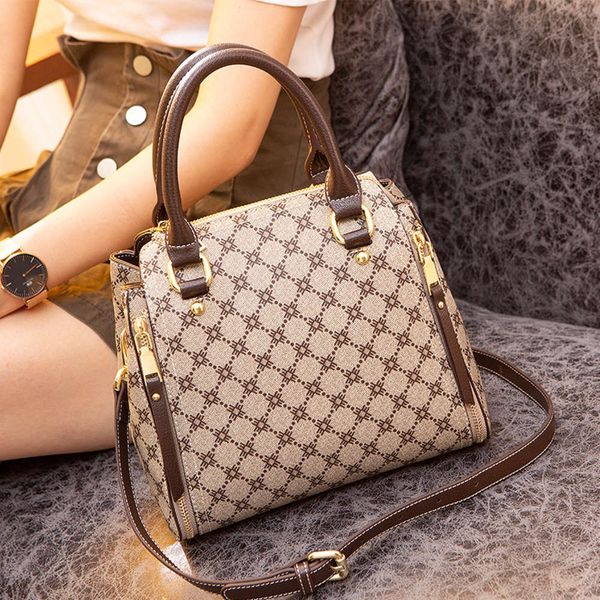 luxurys designers french niche foreign style women's 2021 new versatile summer fashion handbag bucket bag
luxurys designers french niche foreign style women's 2021 new versatile summer fashion handbag bucket bag
