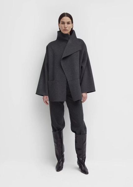 totem* wool coat short cardigan cassic annecy series silhouette side slit lapel shortcoat for women big size new arrival spring lj201109, Black
totem* wool coat short cardigan cassic annecy series silhouette side slit lapel shortcoat for women big size new arrival spring lj201109, Black