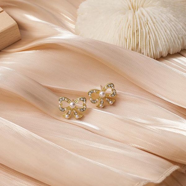stud fashion shiny rhinestone bow earrings 2021 trendy zircon pearl grace simple all-match for women jewelry, Golden;silver
stud fashion shiny rhinestone bow earrings 2021 trendy zircon pearl grace simple all-match for women jewelry, Golden;silver