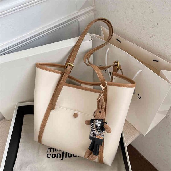 fashionable pu color matching small square bag personalized daily commuting women's 2022 single shoulder, Black;red
fashionable pu color matching small square bag personalized daily commuting women's 2022 single shoulder, Black;red