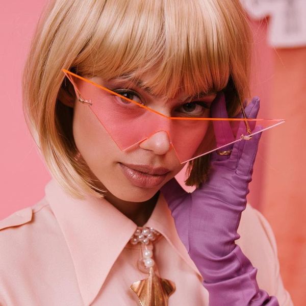 sunglasses qpeclou 2021 oversized triangle women fashion super big sun glasses men rimless one piece show colorful shades, White;black
sunglasses qpeclou 2021 oversized triangle women fashion super big sun glasses men rimless one piece show colorful shades, White;black